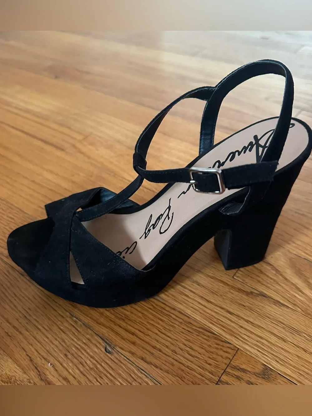 NWOT American Rag Black Suede Platform T-Strap Sandals